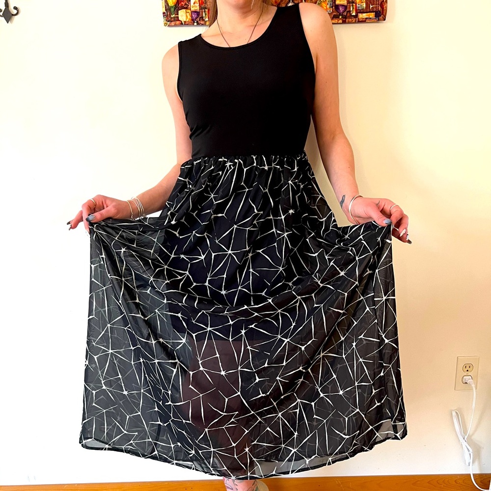 Womens sleeveless dress, button back, inner liner, form fitting top circle skirt